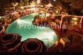 La cena sulla piscina esterna