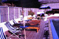 Il solarium sulla piscina