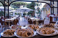 Hotel La Reginella - La colazione in giardino