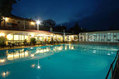 Hotel Noris - La piscina e il bar dell'hotel Parco Cartaromana