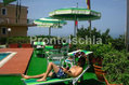 Hotel Poggio del Sole - I lettini e gli ombrelloni a bordo piscina