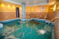 La piscina termominerale coperta “Wellness” 34° con doccia cervicale, idromassaggi ed area relax.