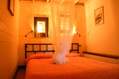 Soggiorno-camera da letto matrimoniale con letto aggiunto del Bungalow I cipressi (per 3 persone).