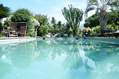 Piscina termale con idromassaggio esterna.
