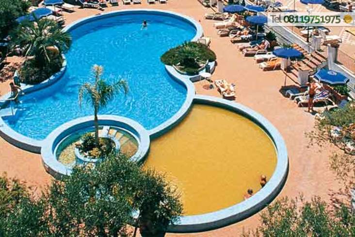 Piscina termale, piscina naturale con solarium attrezzato e percorso Kneipp.